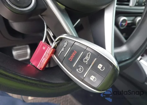 2018 Alfa Romeo Giulia Awd из США, поврежденный, VIN ZARFAEDN5J7565014